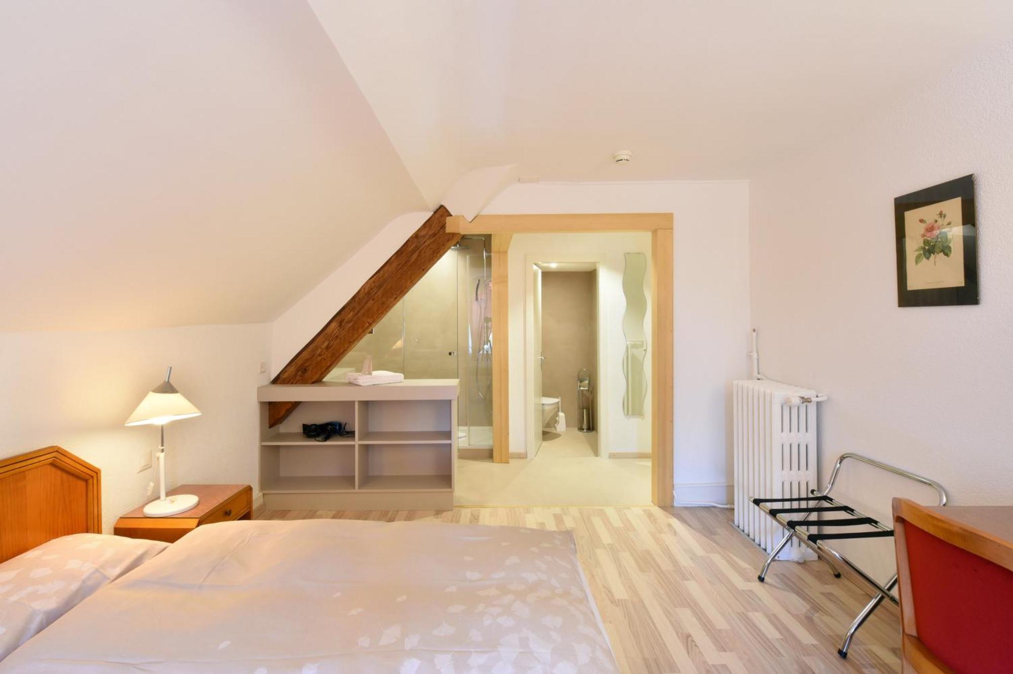 Hotel De L'Aigle Couvet Phòng bức ảnh