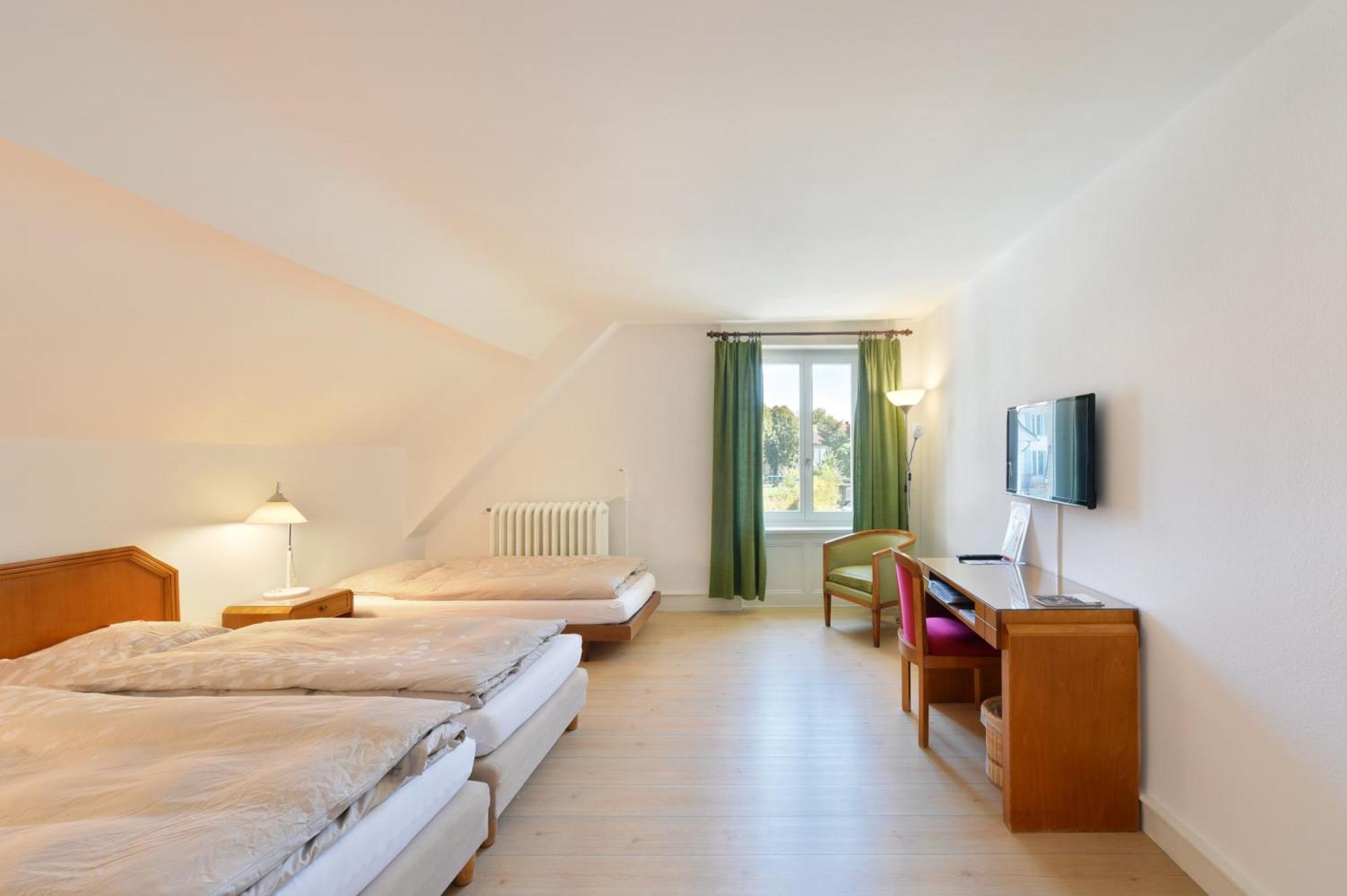 Hotel De L'Aigle Couvet Phòng bức ảnh