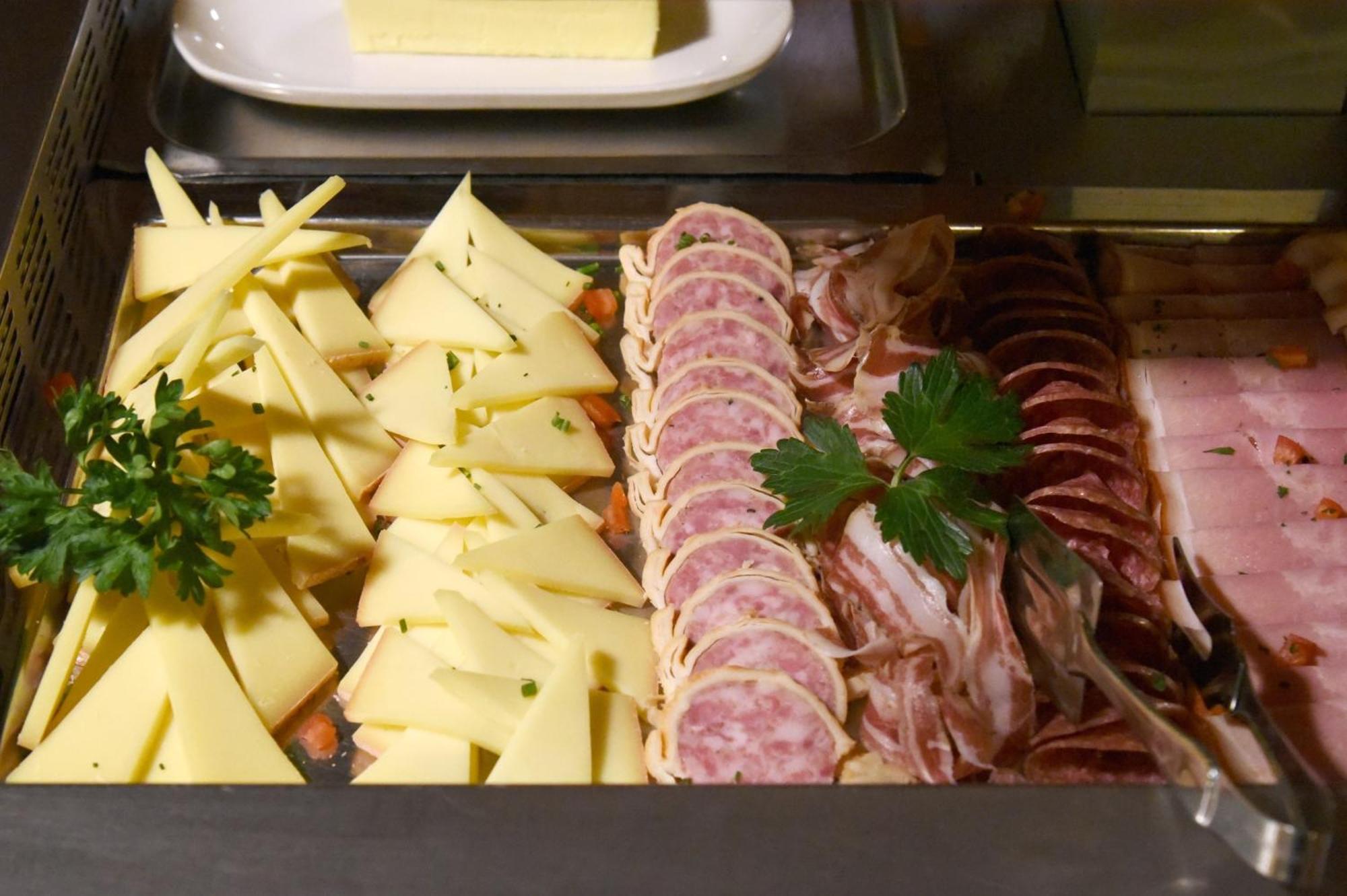 Hotel De L'Aigle Couvet Ngoại thất bức ảnh