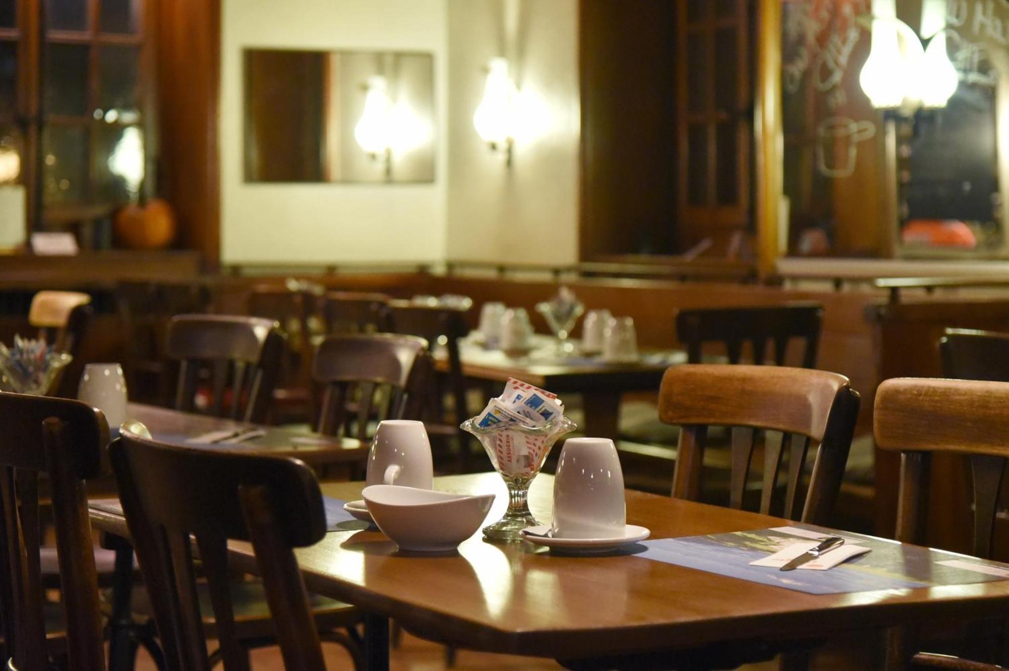 Hotel De L'Aigle Couvet Ngoại thất bức ảnh