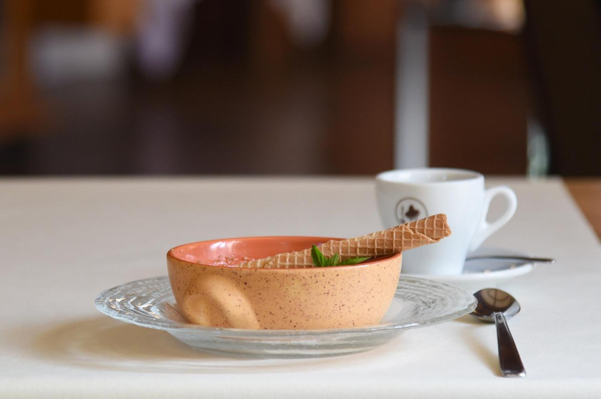 Hotel De L'Aigle Couvet Ngoại thất bức ảnh