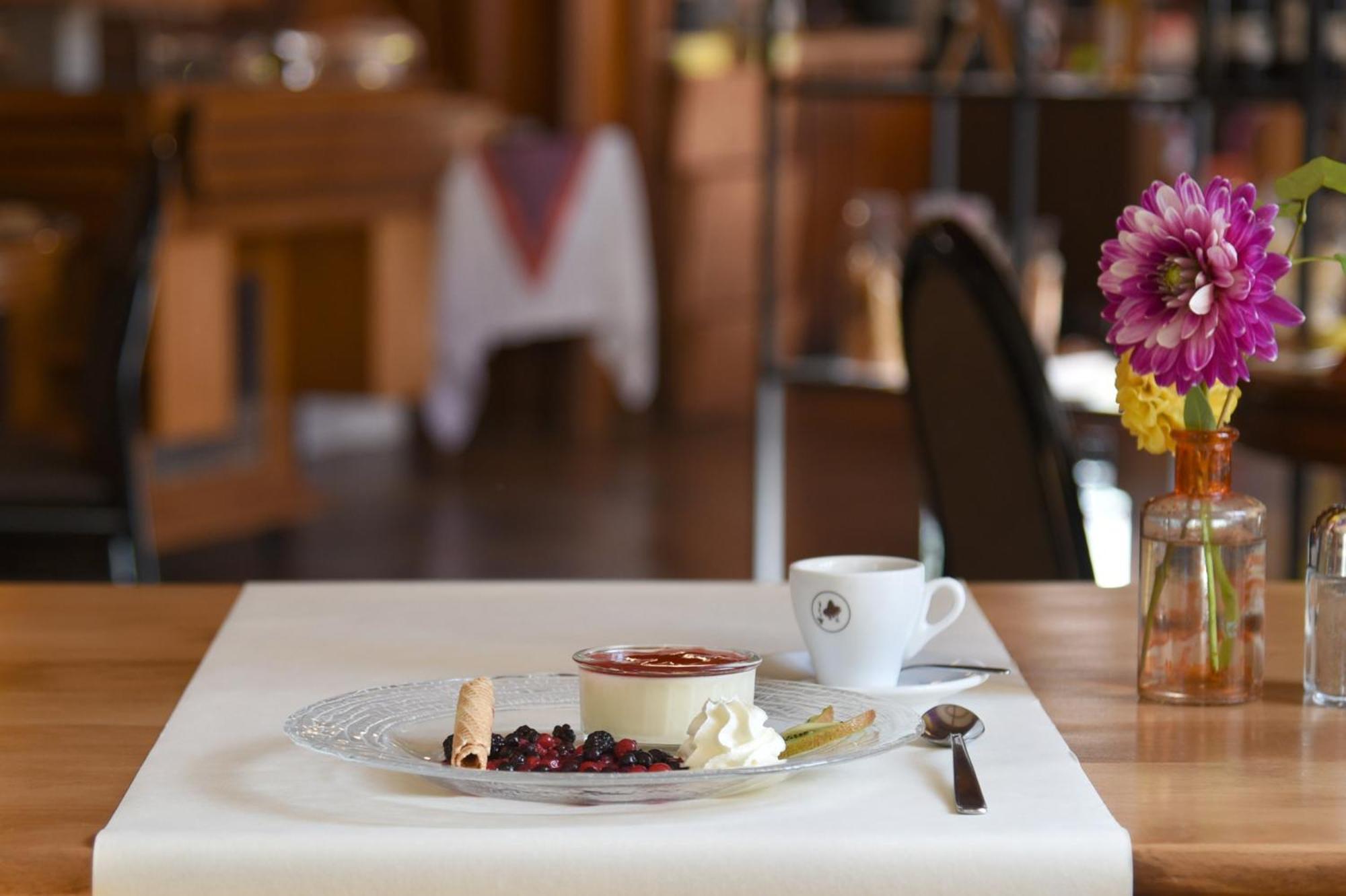 Hotel De L'Aigle Couvet Ngoại thất bức ảnh