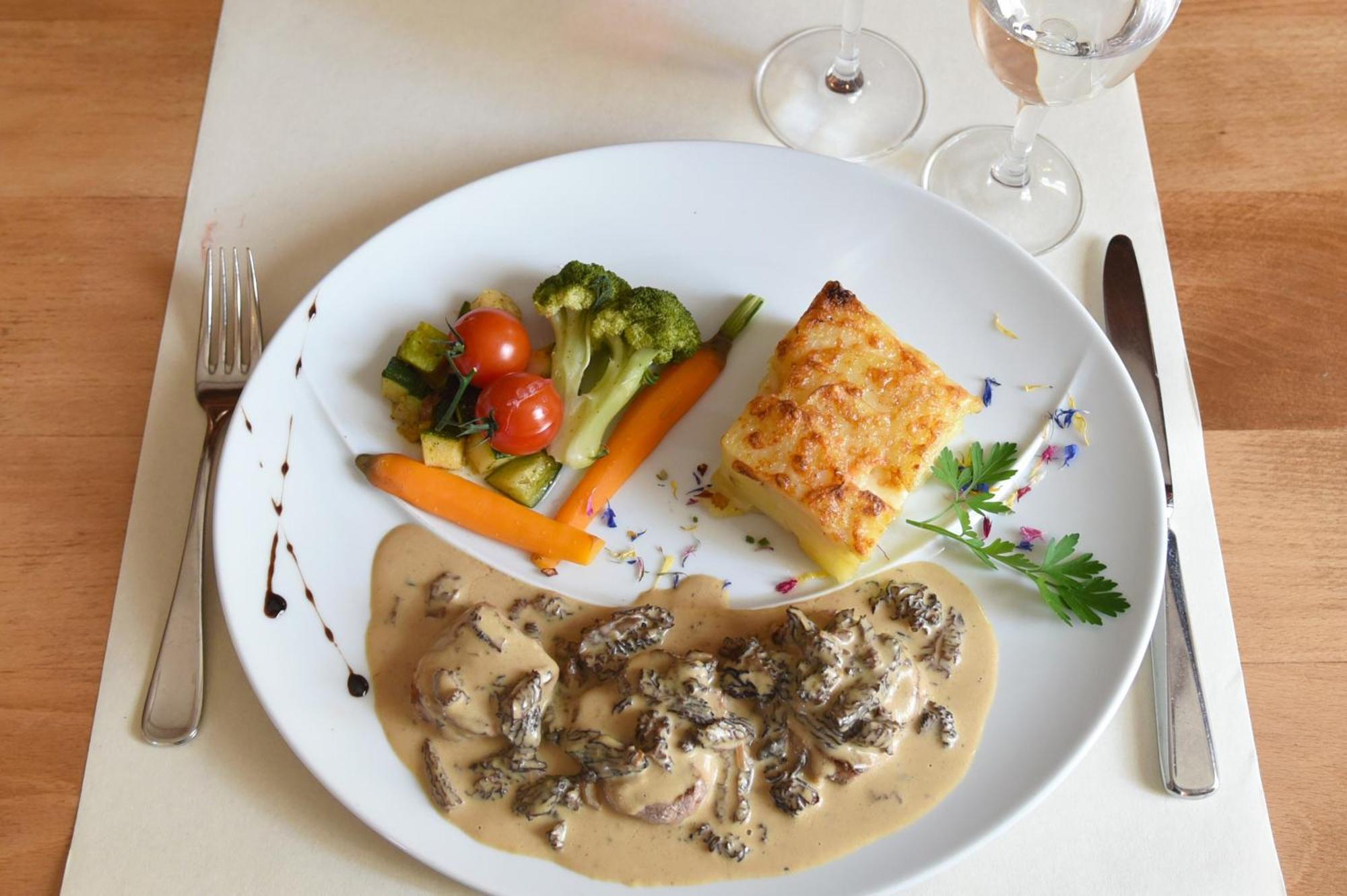 Hotel De L'Aigle Couvet Ngoại thất bức ảnh