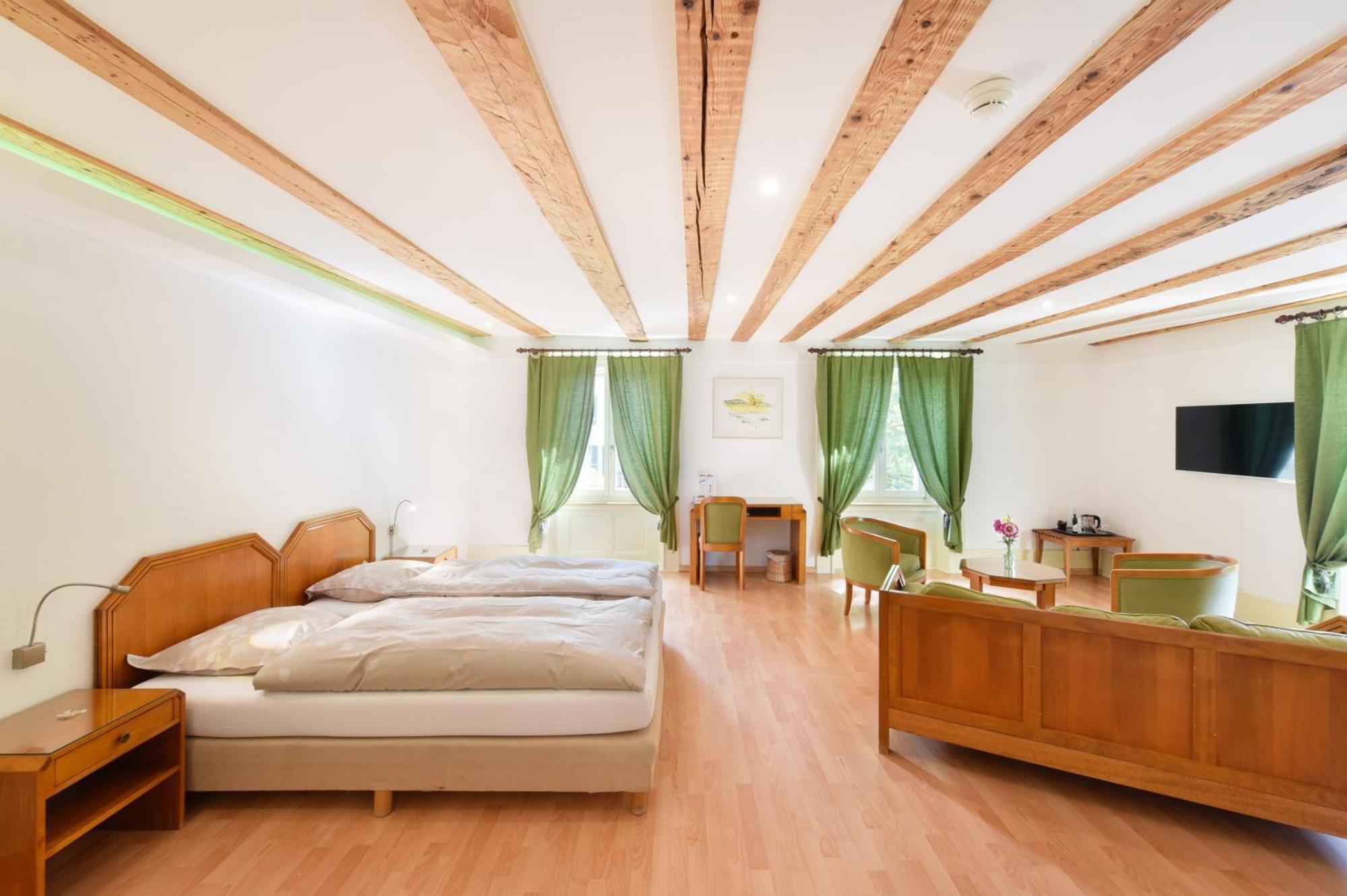 Hotel De L'Aigle Couvet Phòng bức ảnh