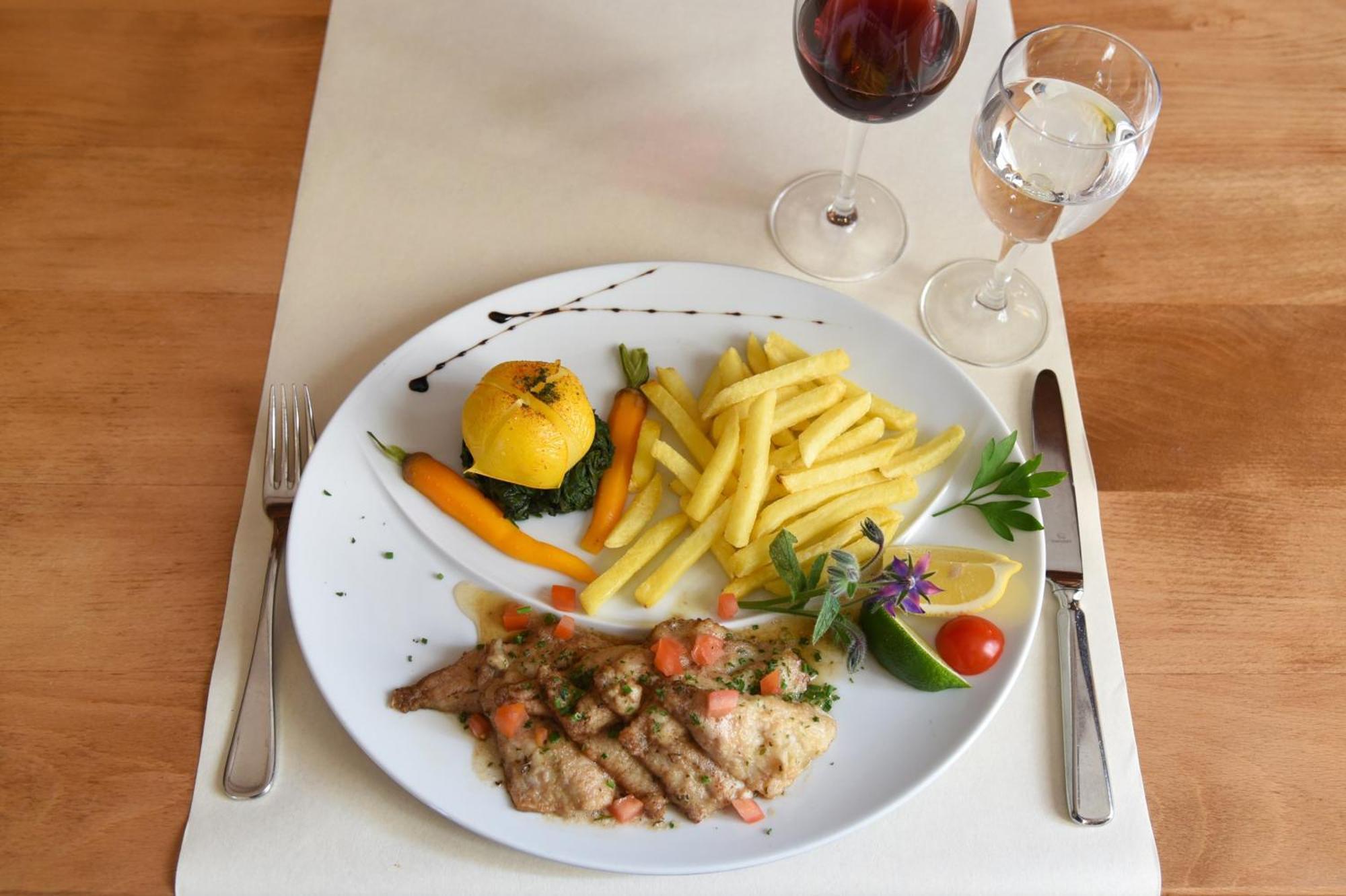 Hotel De L'Aigle Couvet Ngoại thất bức ảnh
