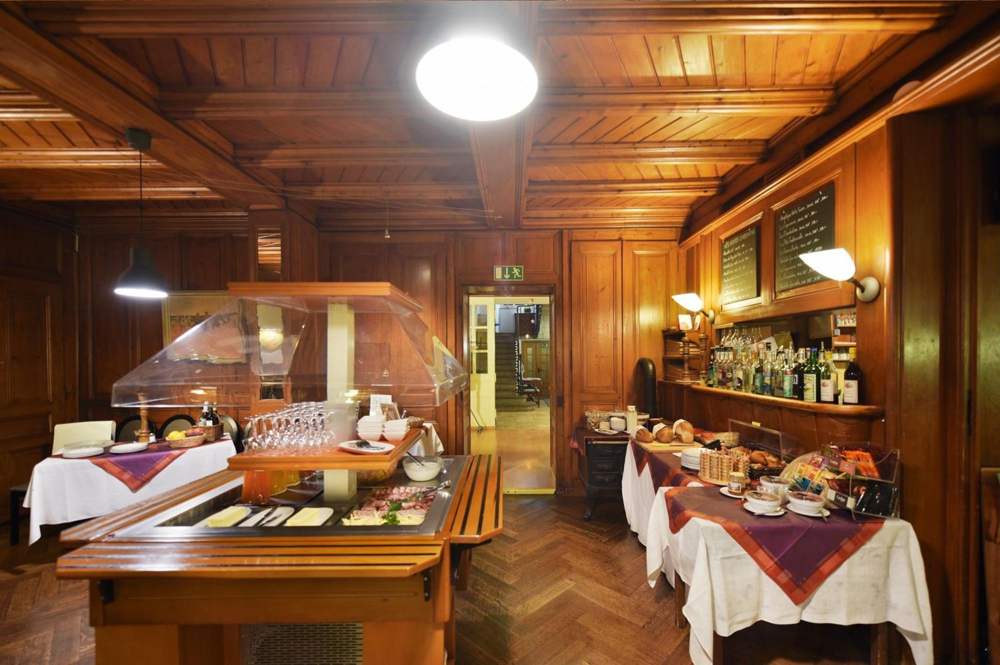 Hotel De L'Aigle Couvet Ngoại thất bức ảnh