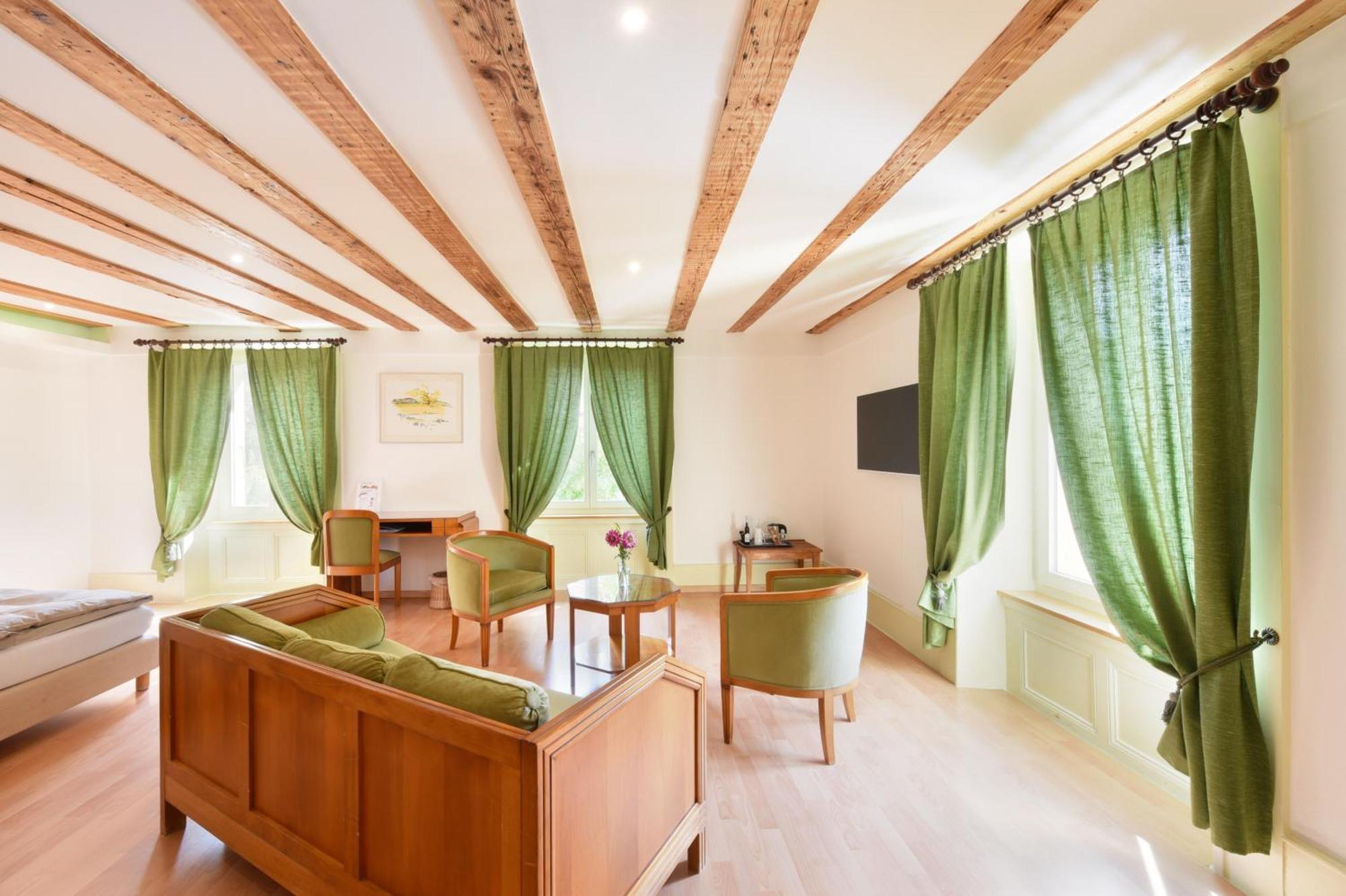 Hotel De L'Aigle Couvet Phòng bức ảnh